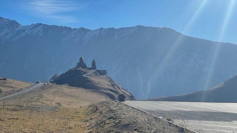 Церковь Гергети у подножия Казбека – аскетизм в архитектуре и фантастические виды