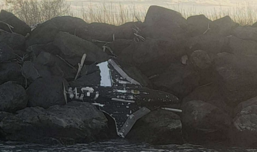 У побережья Кулеви (Хобском муниципалитете), недалеко от нового нефтеперерабатывающего завода, из моря выбросило неизвестный дрон