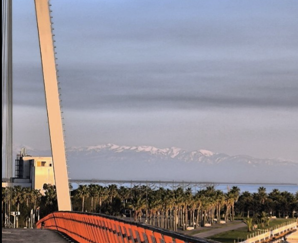 Дым от пожара на НПЗ в Туапсе добрался до грузинского побережья